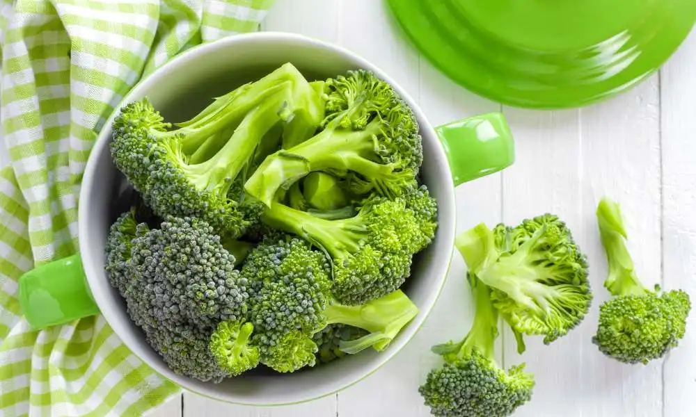 How to steam broccoli in the microwave